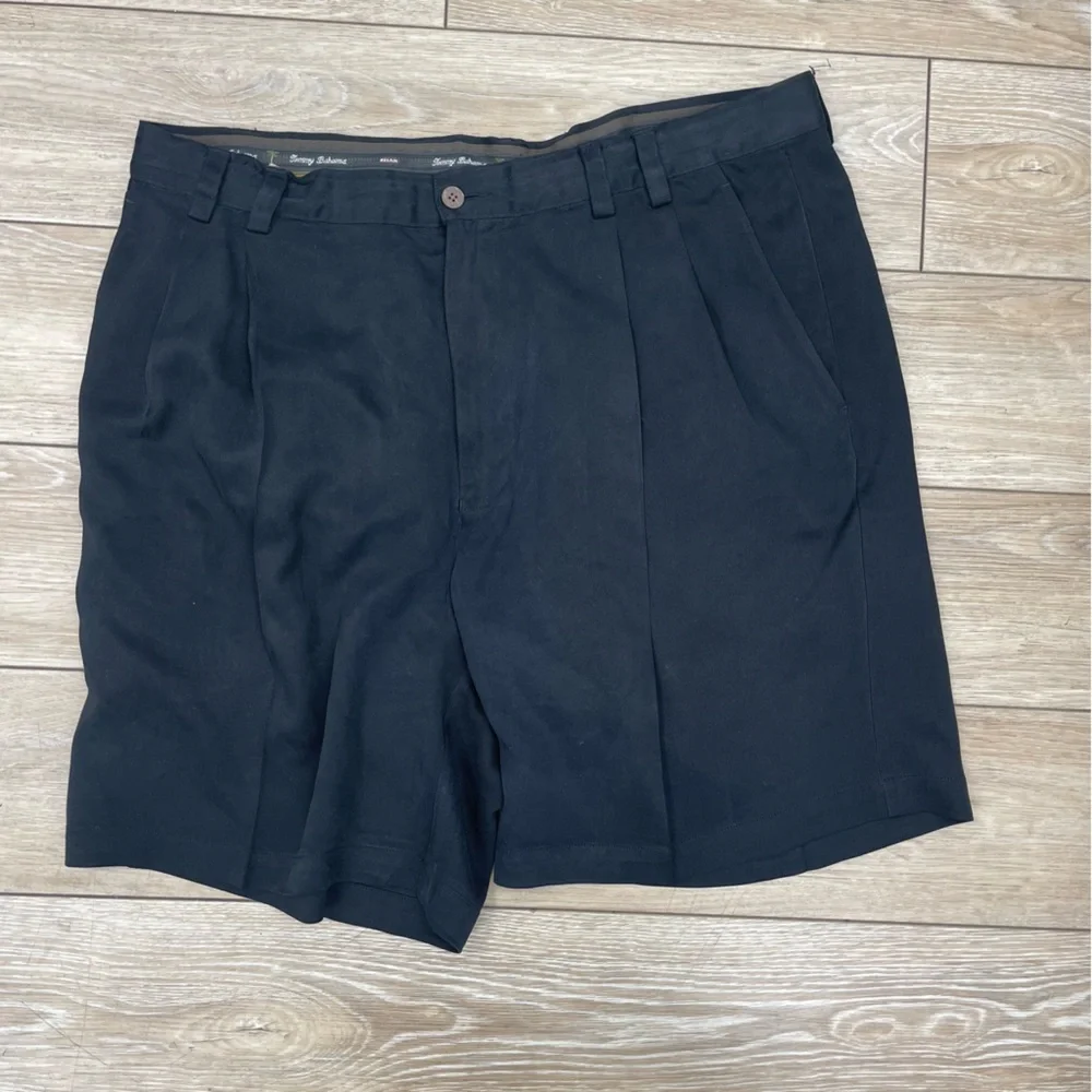 Tommy Bahama 100% Silk Pleated Shorts Men’s Size 38 Black Luxury Resort Golf